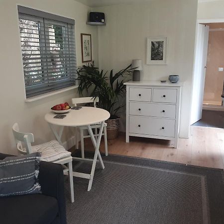 펜젠스 Tranquil Wood Cabin Set In A Beautiful Orchard 빌라 외부 사진