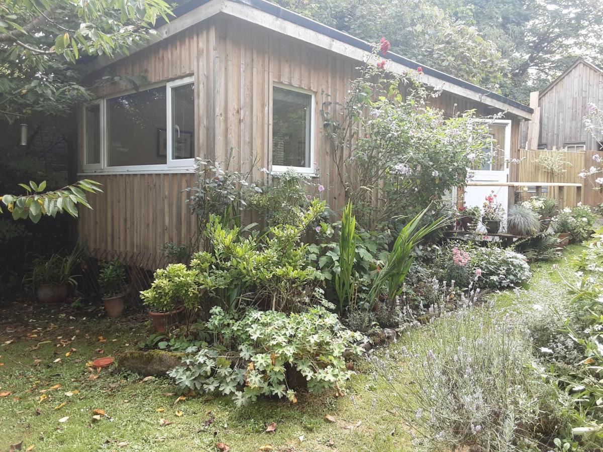 펜젠스 Tranquil Wood Cabin Set In A Beautiful Orchard 빌라 외부 사진
