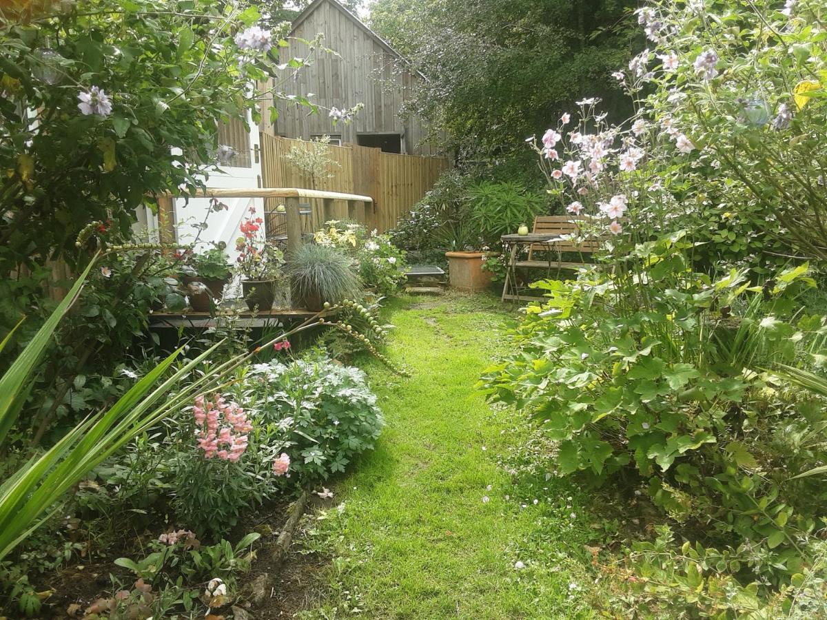 펜젠스 Tranquil Wood Cabin Set In A Beautiful Orchard 빌라 외부 사진
